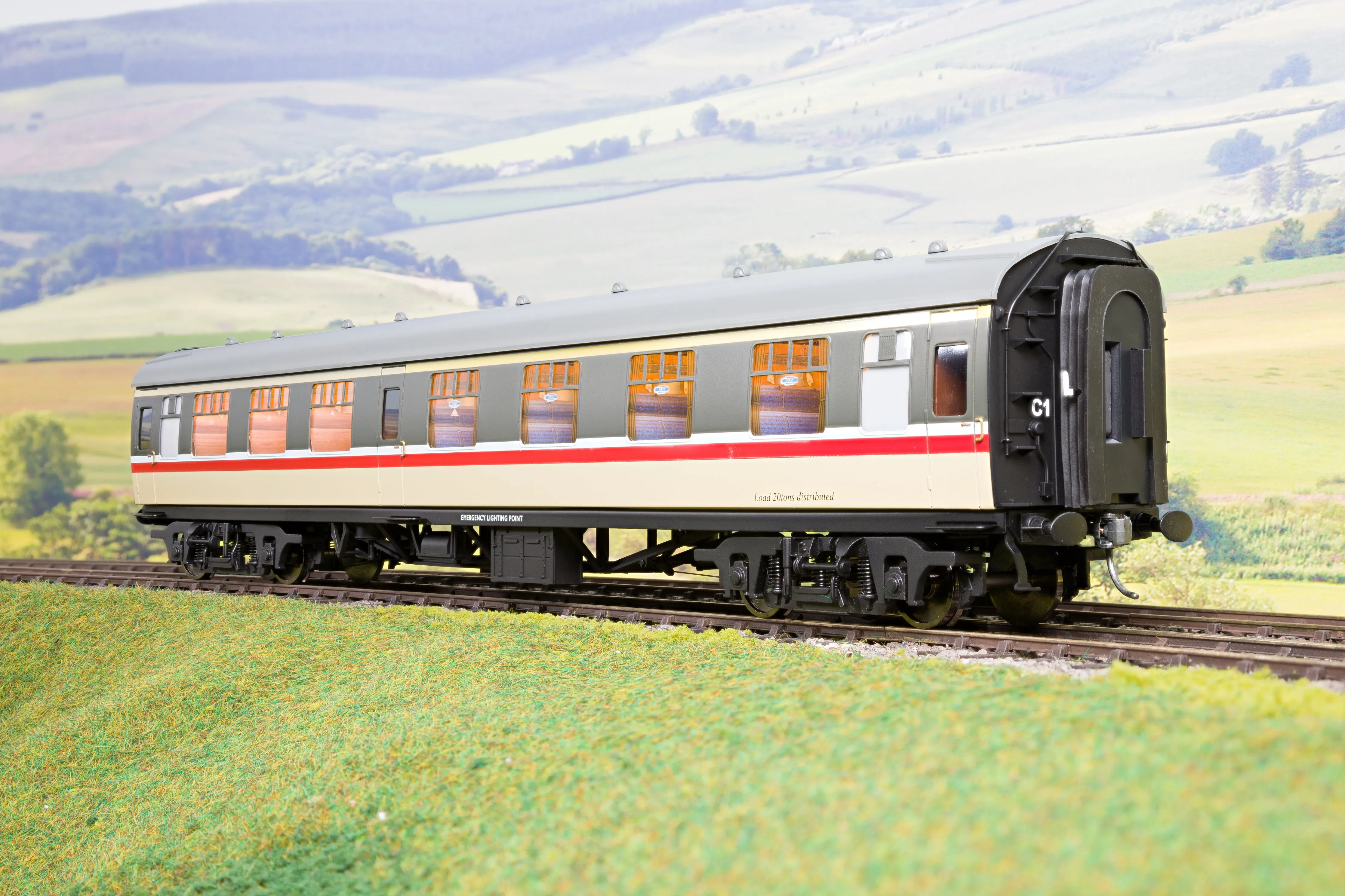 Darstaed D21-6-01 Finescale O Gauge BR Mk1 CK (Composite Corridor), Intercity