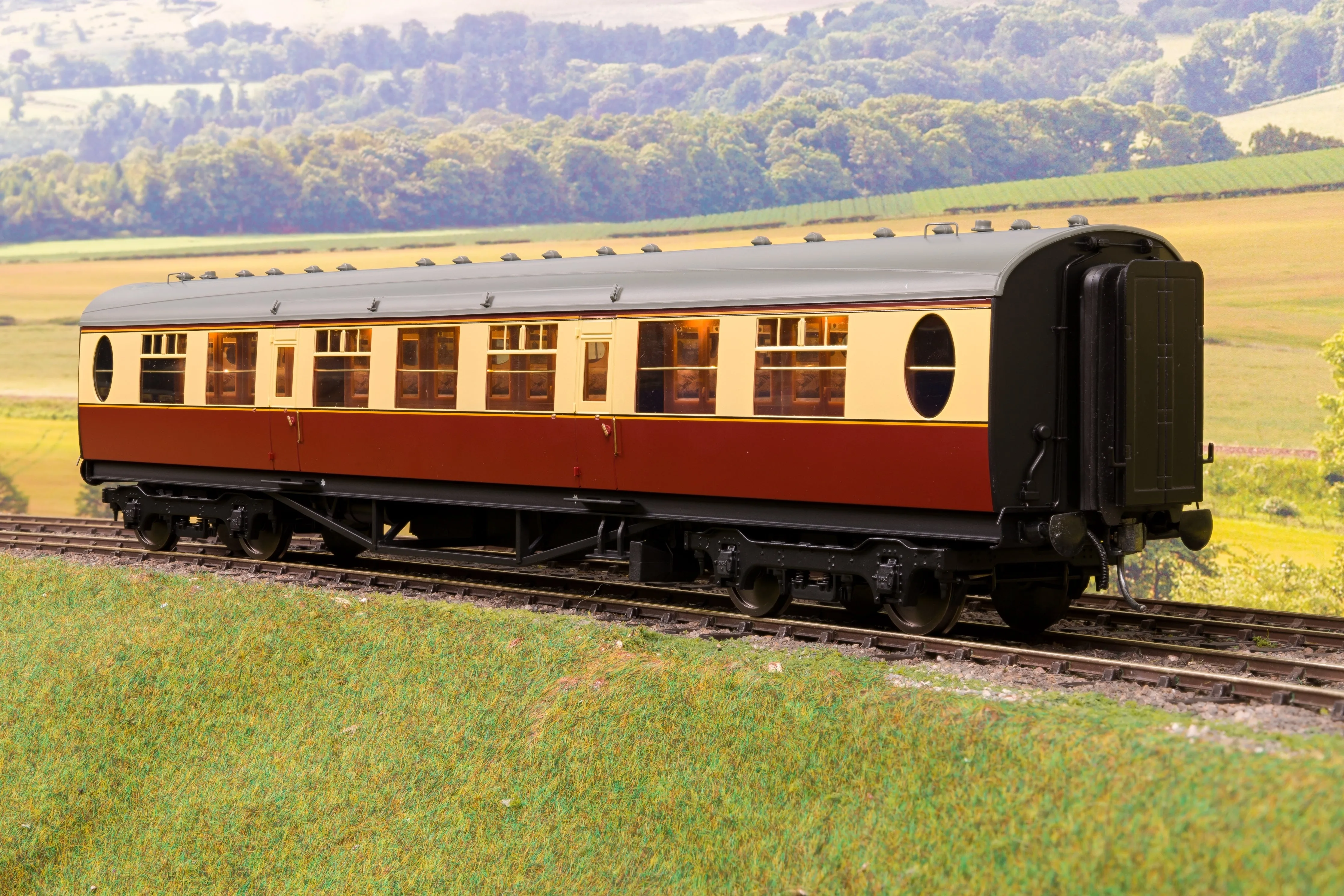 Darstaed D24-2-01U Finescale O Gauge LNER/BR Thompson Mainline TK (Third Class) Coach, Crimson & Cream 'Unnumbered'