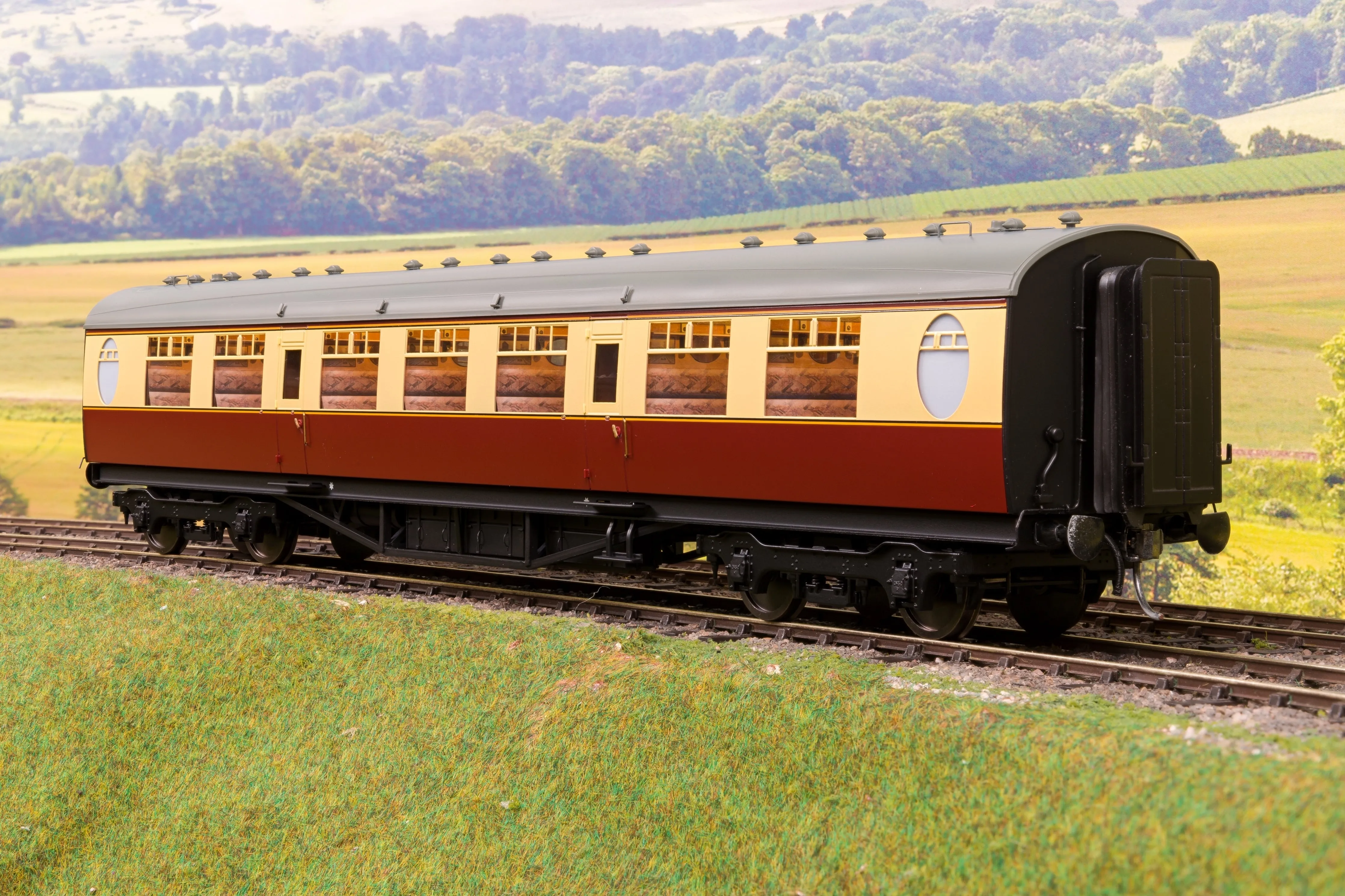 Darstaed D24-2-01U Finescale O Gauge LNER/BR Thompson Mainline TK (Third Class) Coach, Crimson & Cream 'Unnumbered'