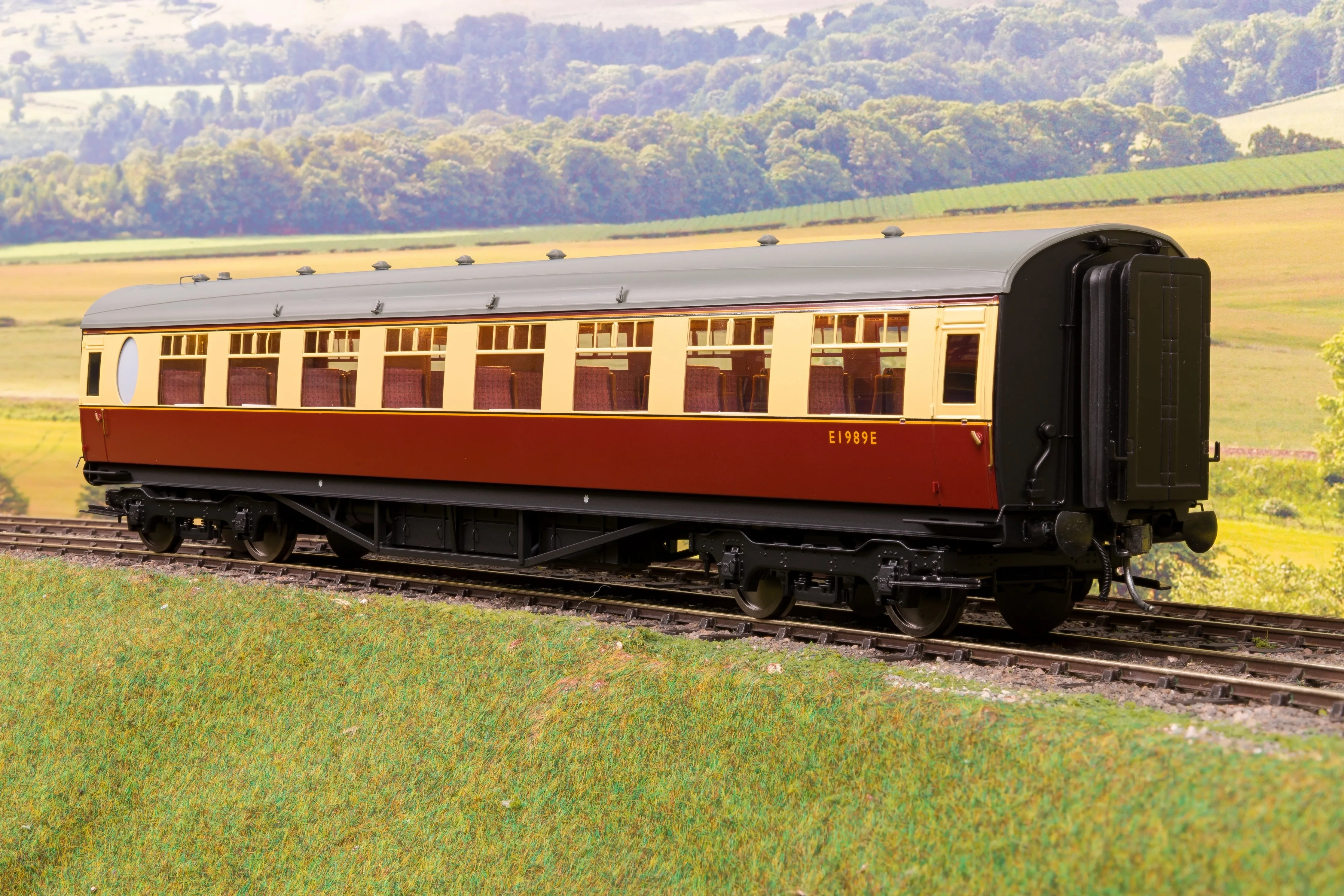 Darstaed D24-2-06A Finescale O Gauge LNER/BR Thompson Mainline RTO/TO (Third Open) Coach, Crimson & Cream 'E1989E'