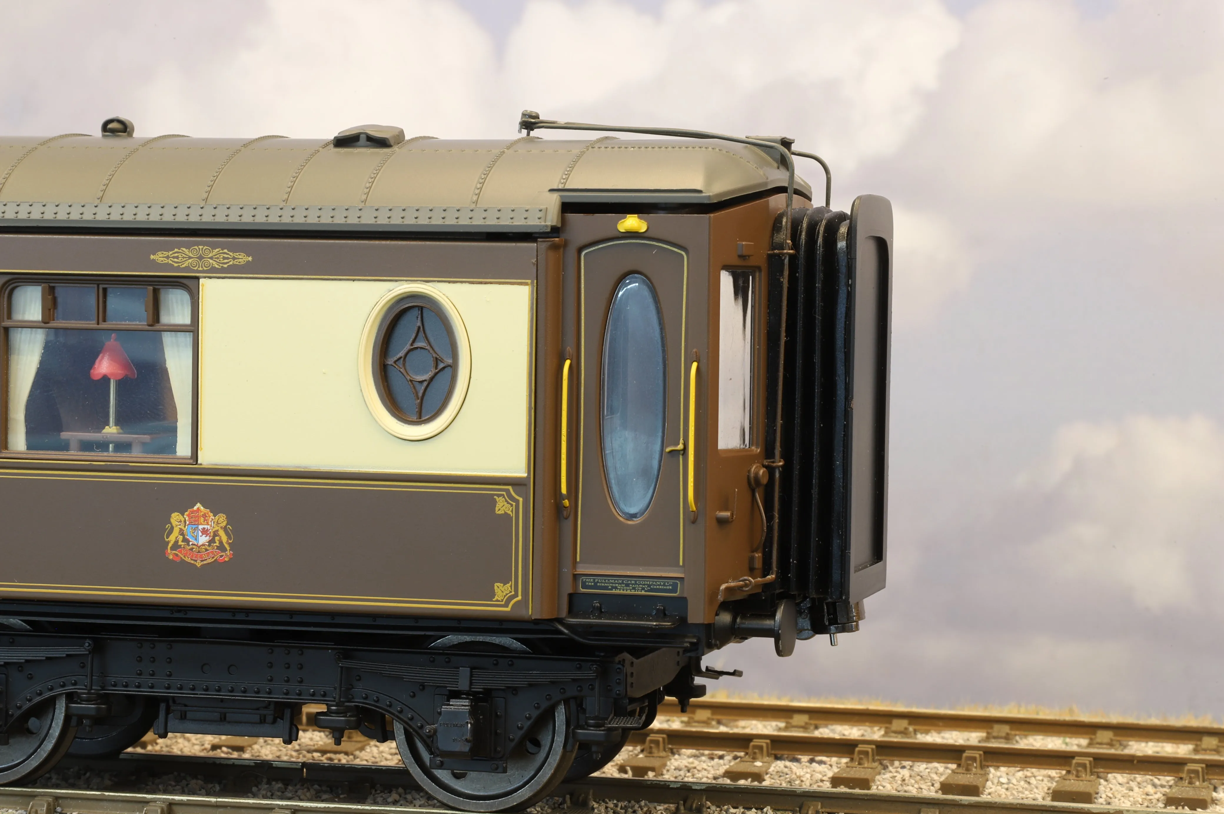 Darstaed D25-03A Finescale O Gauge All Steel Type K Pullman Parlour 1st Coach 'Agatha' (Pre-order)