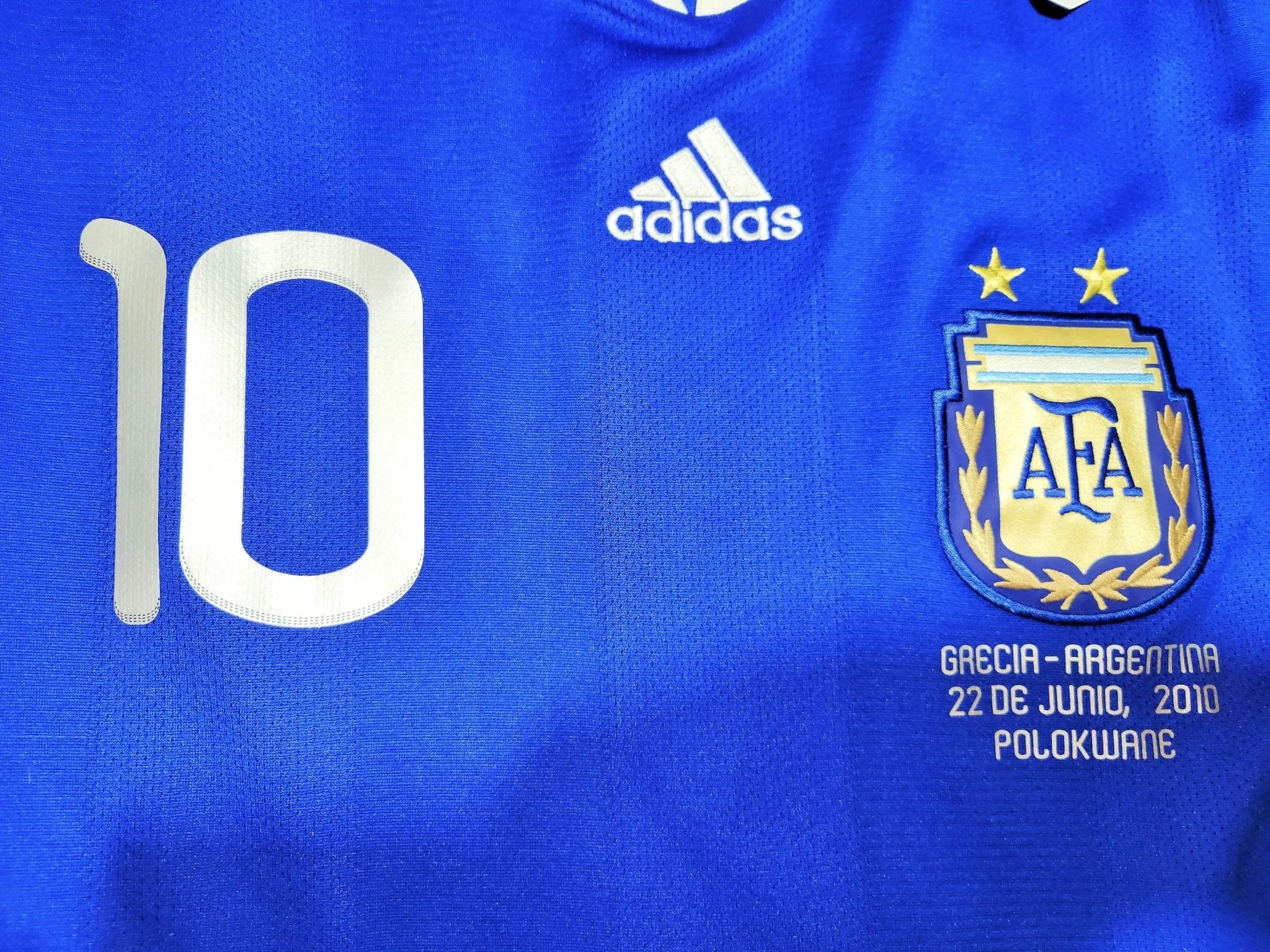 New with Tags XL Messi Argentina 2010 World Cup Away Soccer Jersey Shirt (SKU# P47053 AZB001)